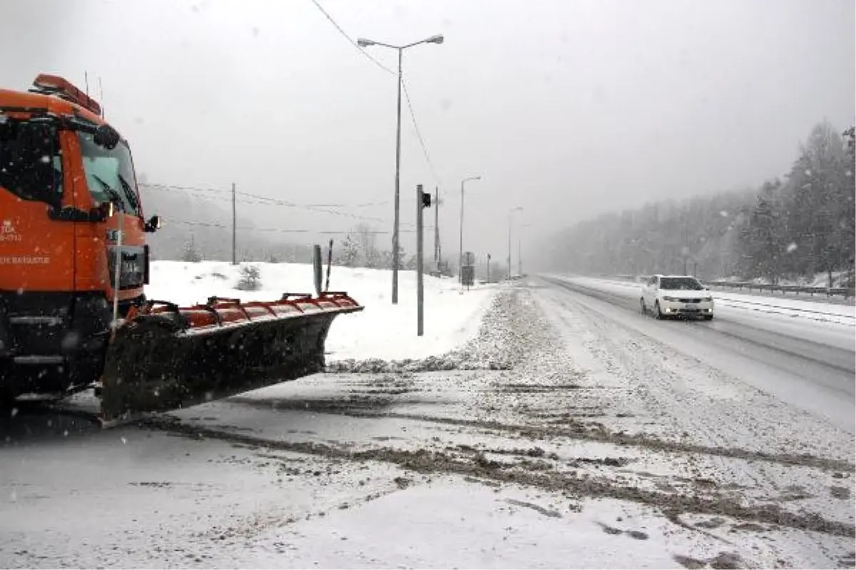 Bolu Dağı\'nda Kar Ulaşımı Zorlaştırdı