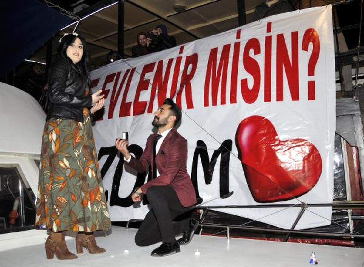 Denizin Ortasında Evlilik Teklifi