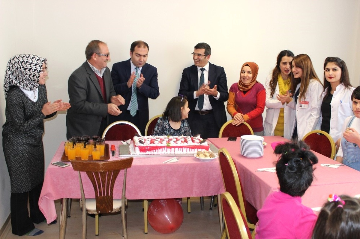 Engelsiz Yaşam Bakım ve Rehabilitasyon Merkezinde Doğum Günü Etkinliği