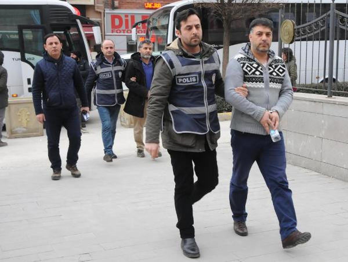 Fetö Şüphelisi 30 Sağlıkçı Adliyede