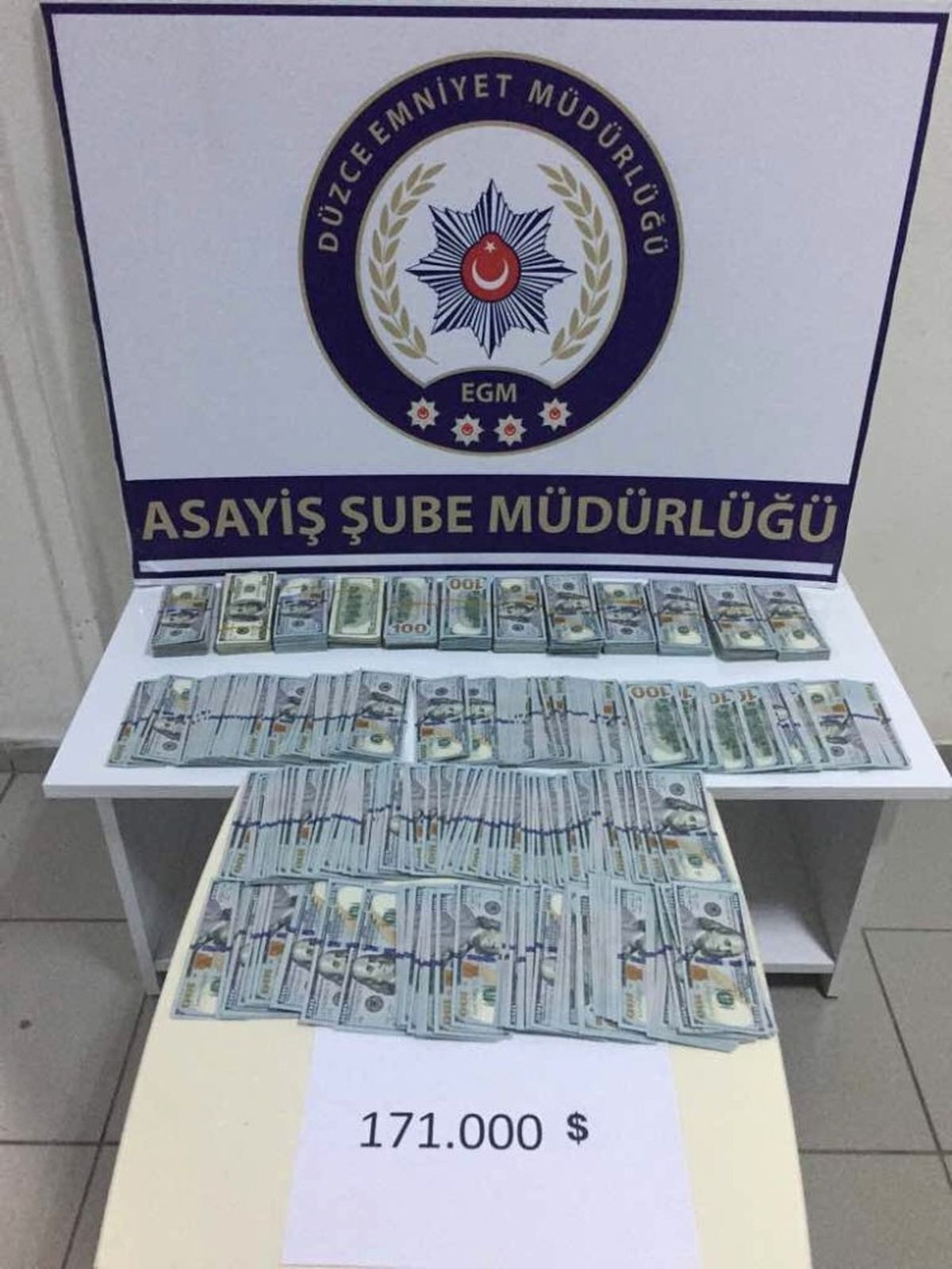 Fetö\'ye Yardım Ettiğini İddia Ederek 216 Bin Dolar Parasını Aldılar