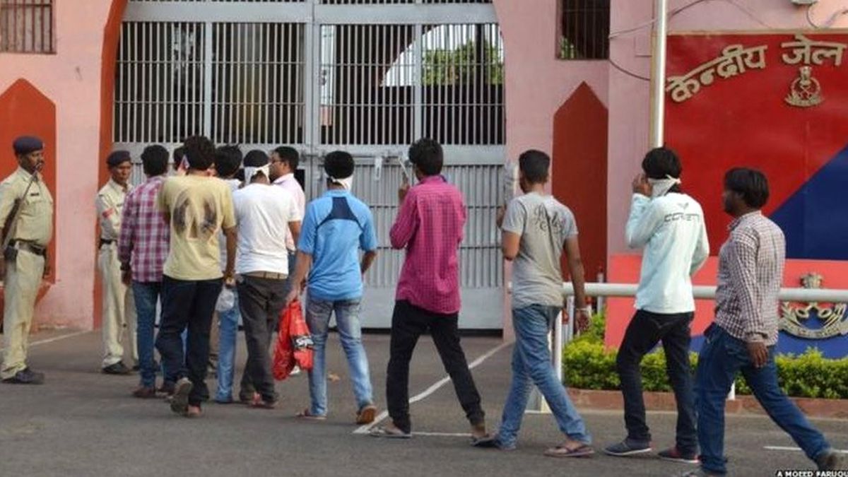Hindistan: Yüzlerce Doktorun Ruhsatına Sınavda Hile Gerekçesiyle İptal