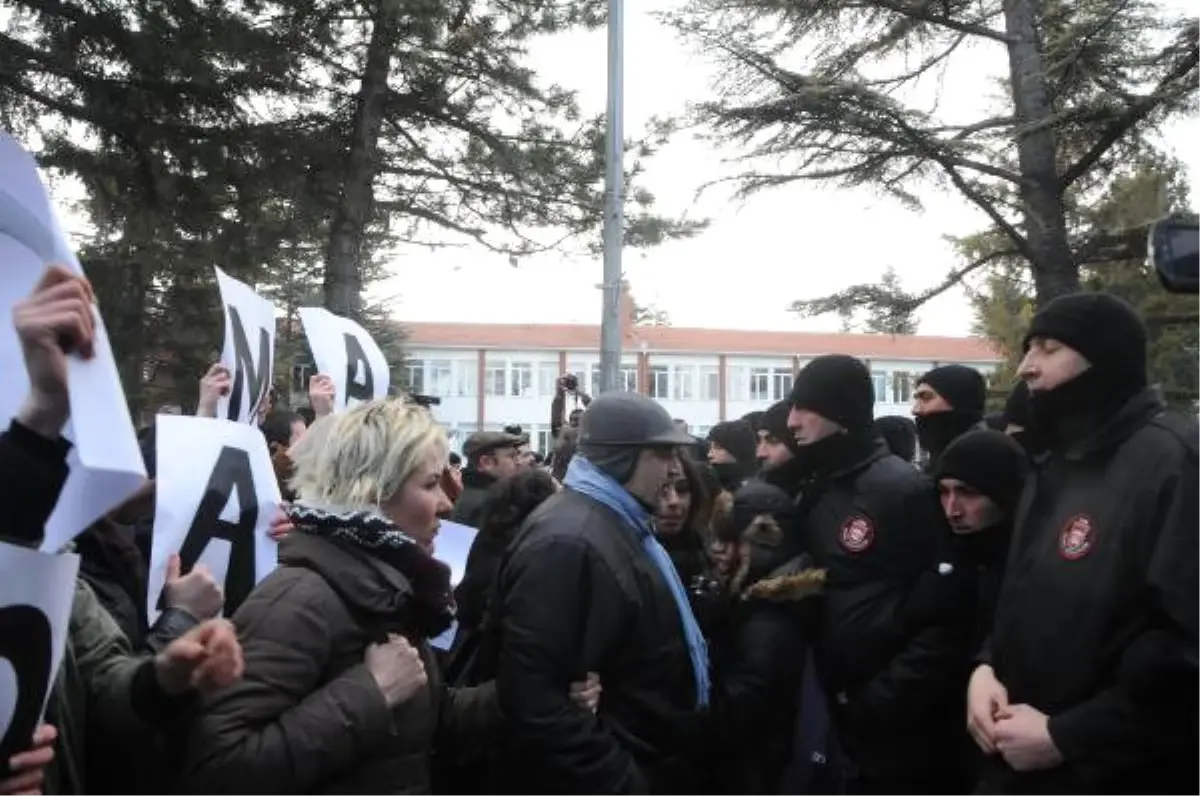 İhraç Edilen Akademisyenlerin Protesto Yürüyüşünde Arbede (2)