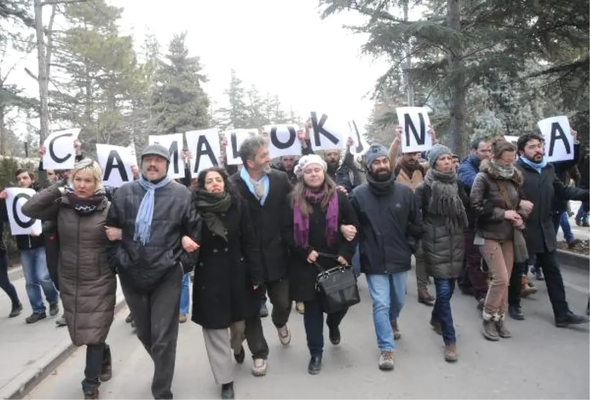 İhraç Edilen Akademisyenlerin Protesto Yürüyüşünde Arbede (3)