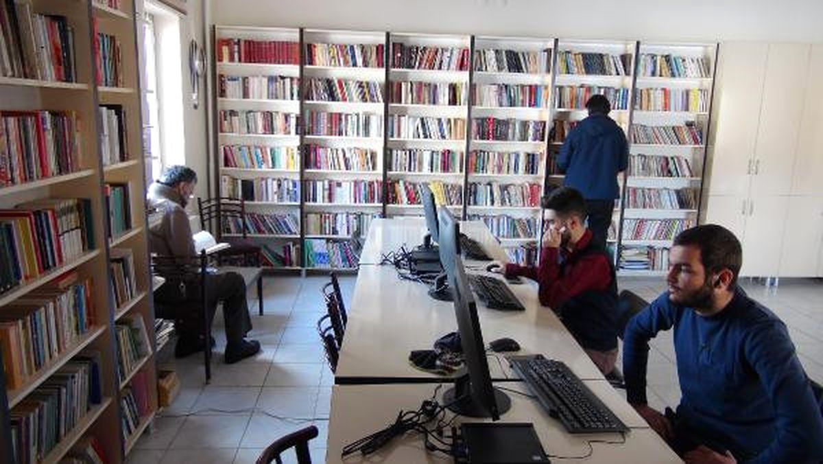 Komünist Başkan, 3 Bin Nüfuslu İlçeye 10 Bin Kitaplık Kütüphane Kurdu