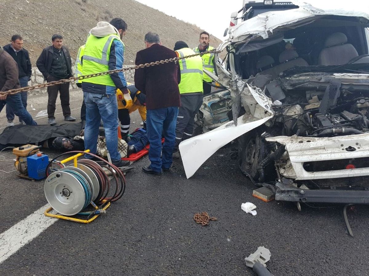 Niğde\'de Trafik Kazası; 1 Ölü 1 Yaralı