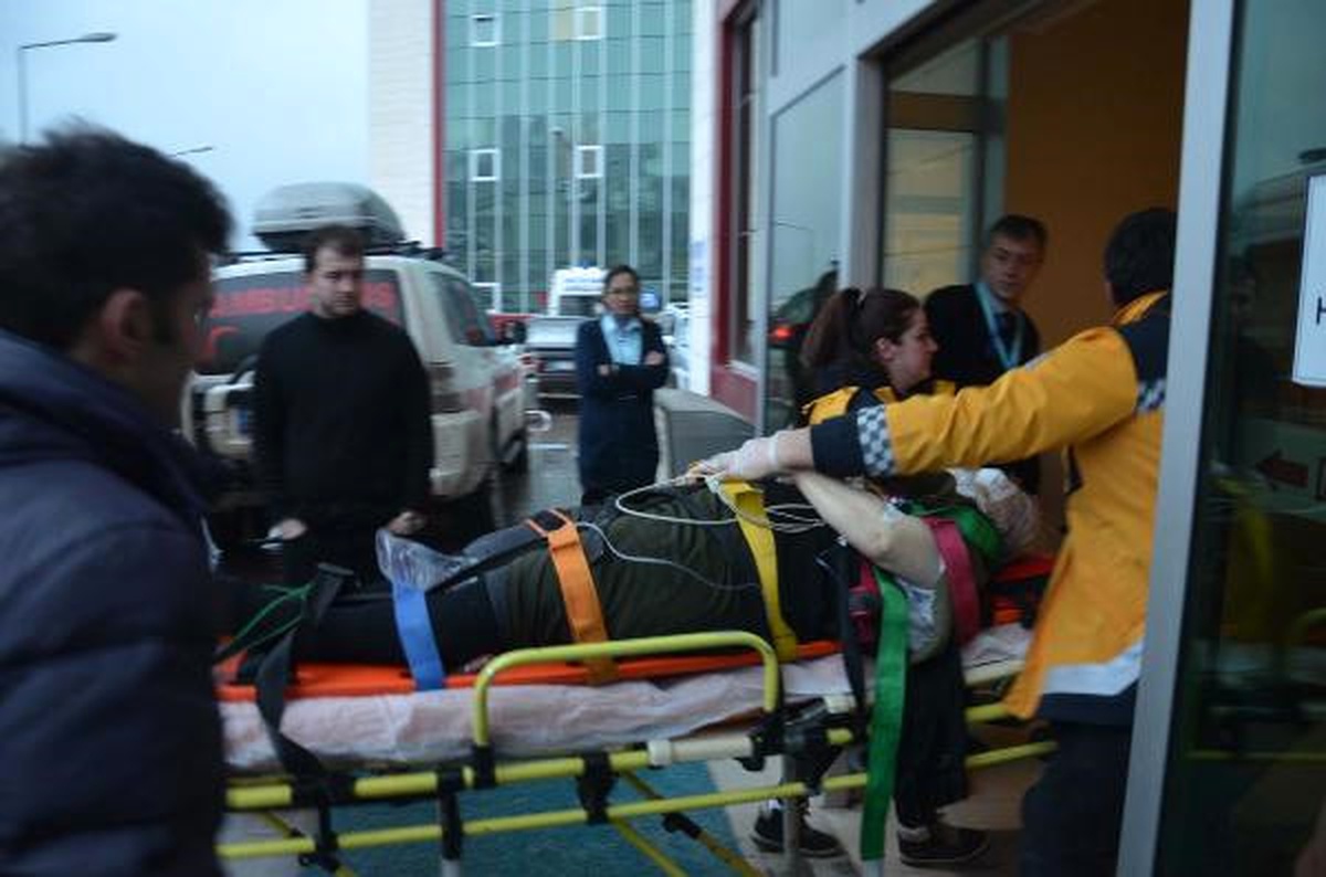 Otomobilin Çarptığı Anne Öldü, Kızı Ağır Yaralandı