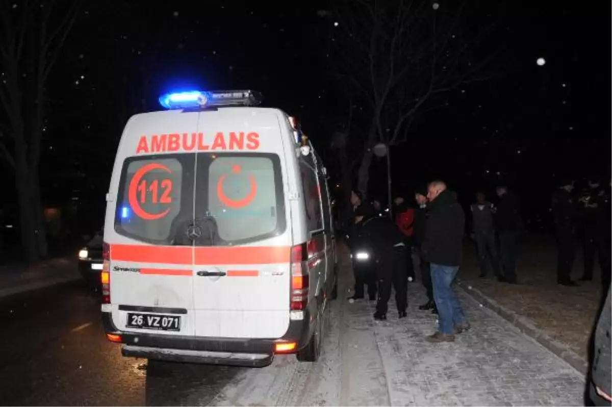 Porsuk Çayı\'na Atlayan Iraklı Kadını Polis ve İtfaiye Kurtardı