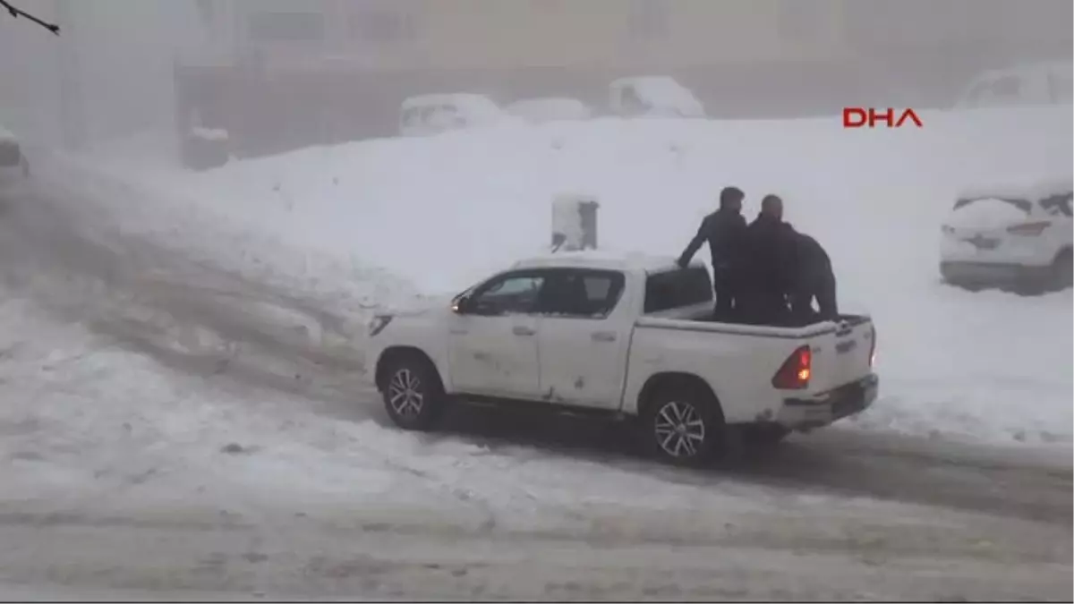 Şırnak\'ta Kar Okulları Yine Tatil Etti