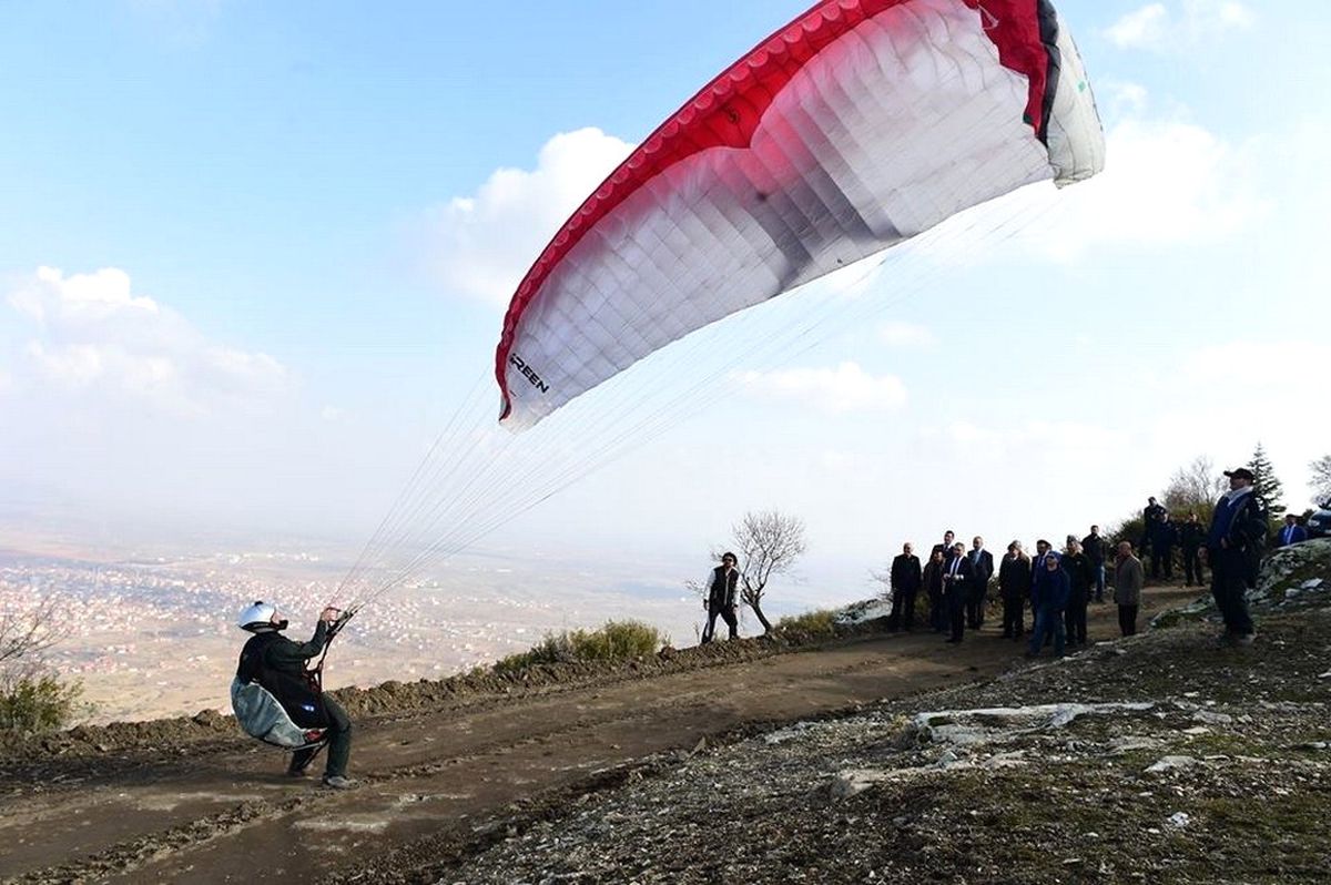 Uşak\'ta Yamaç Paraşütü Heyecanı
