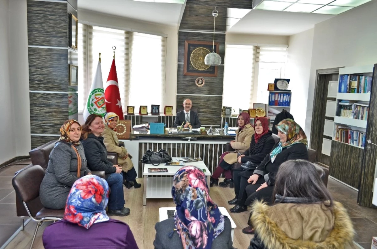 Ak Kadınlardan Başkan Gülcüoğlu\'na Ziyaret