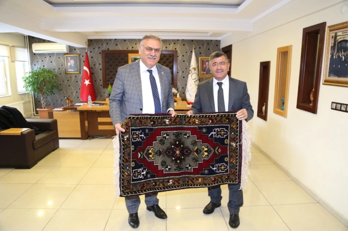 AK Parti Yerel Yönetimler Başkan Yardımcısı, Belediye Başkanı Faruk Akdoğan\'ı Ziyaret Etti