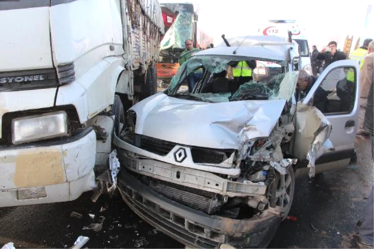 Ankara\'da Zincirleme Trafik Kazası: 3 Yaralı