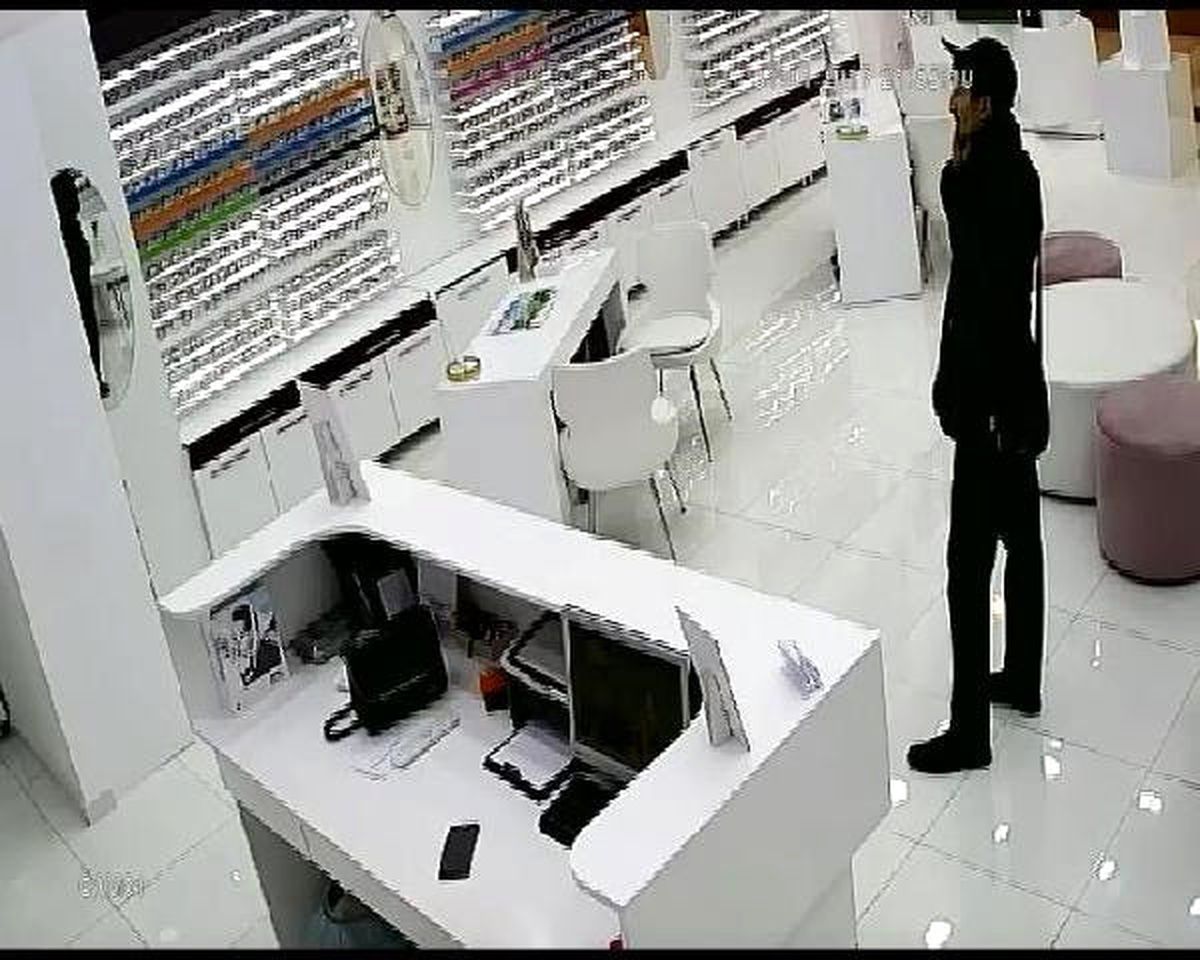 Avm\'deki Telefon Hırsızı Güvenlik Kamerasına Yakalandı