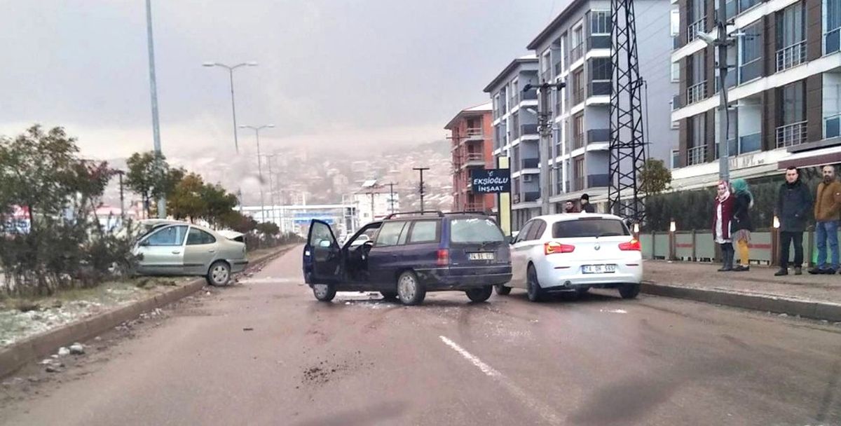 Bartın\'da Buzlanma Sebebiyle Kazalar Meydana Geldi