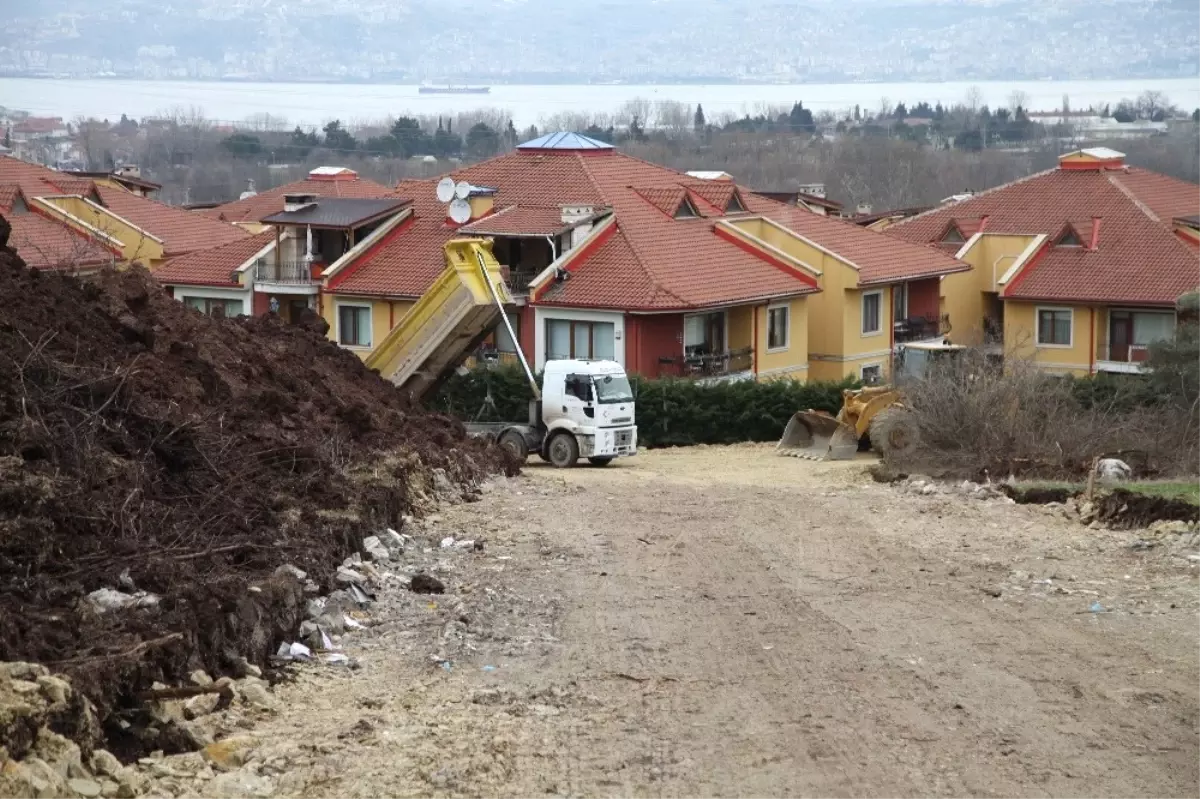 Başiskele Belediyesi Yol Yapım Çalışmalarına Devam Ediyor