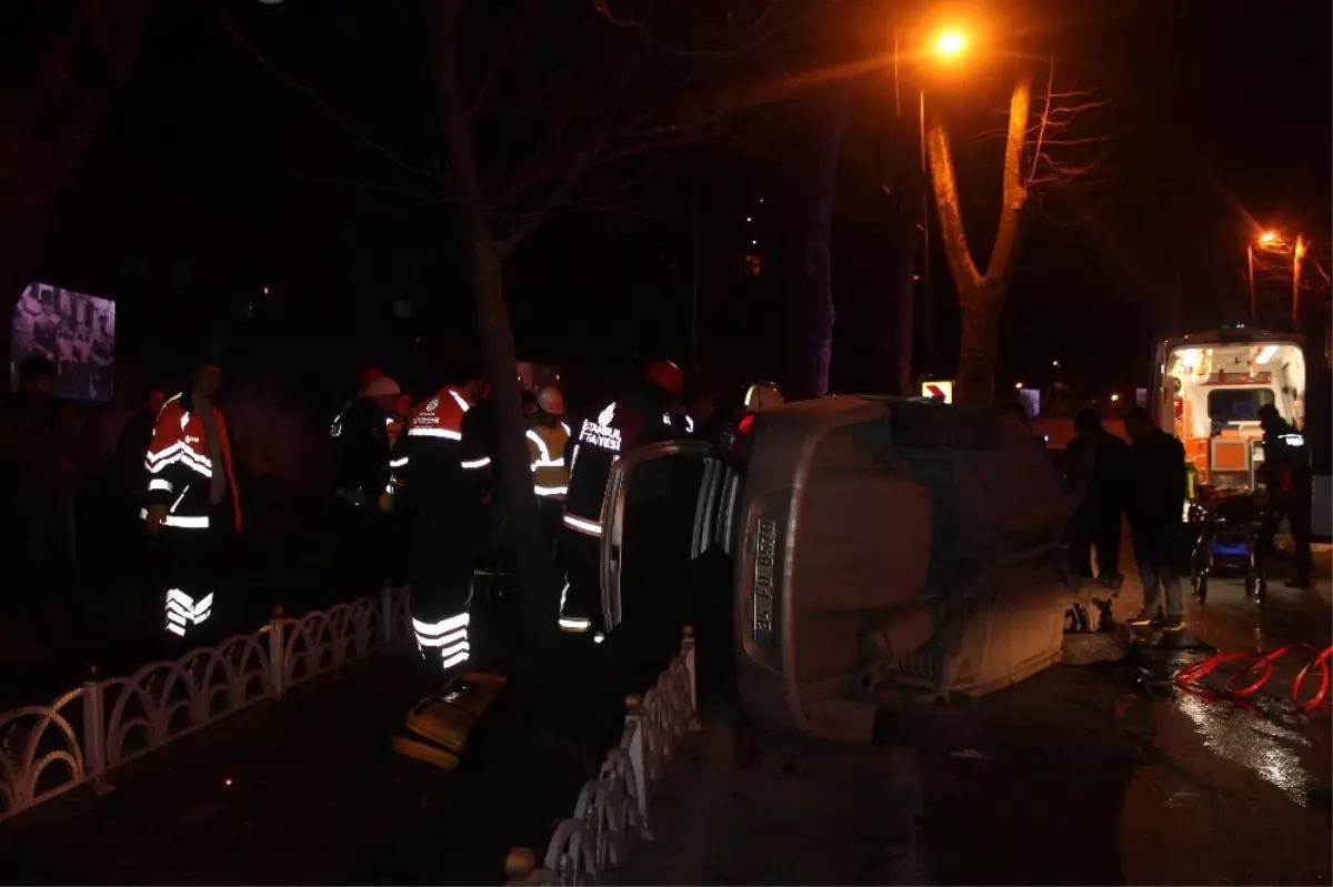 Beşiktaş\'ta Bariyerlere Çarparak Takla Atan Sürücüyü İtfaiye Kurtardı