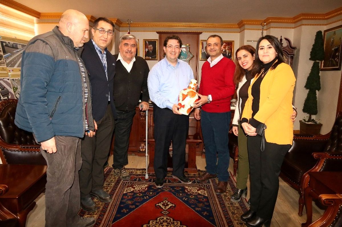 Beyazay Derneği Yönetiminden Başkan Yazgı\'ya Ziyaret