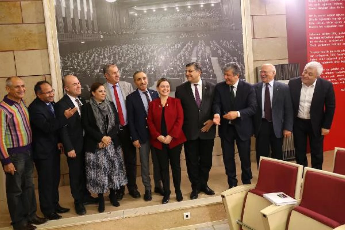 CHP İzmir Milletvekillerinin İzmir Marşı Korosu