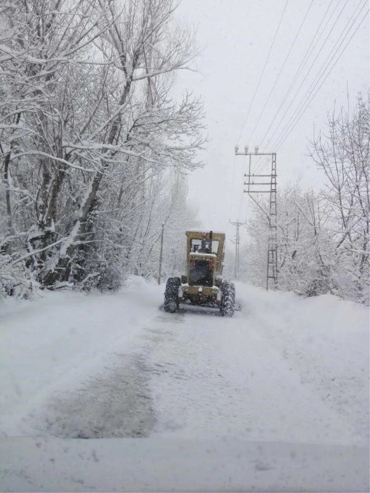 Dha Yurt - Kar Yolları Kapattı, 3 İlde 737 Yerleşim Yeriyle Ulaşım Kesildi