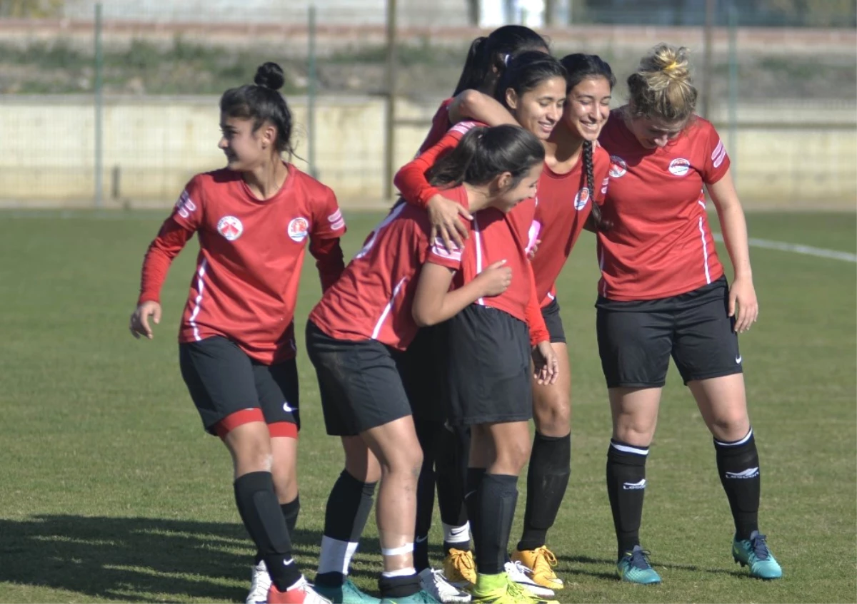 Döşemealtı Kadın Futbol Takımı Kireçburnu\'nu Ağırlıyor