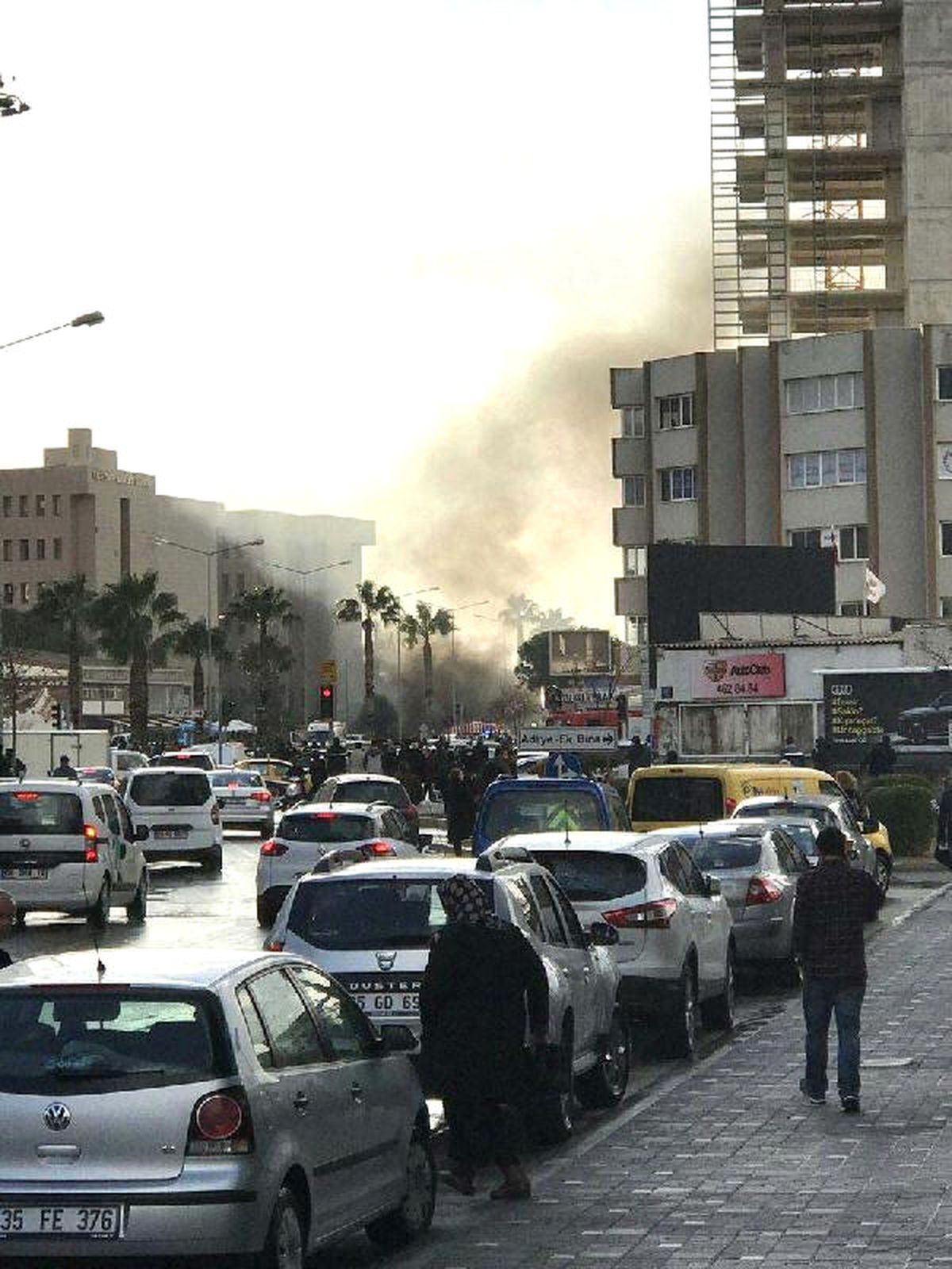 İzmir\'de Adliye Saldırısında Keşif Yaptığı Belirlenen Kadın Aranıyor