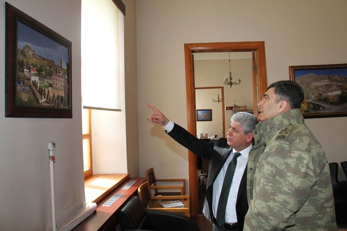 Kara Kuvvetleri Komutanı Orgeneral Salih Zeki Çolak, Vali Rahmi Doğan\'ı Ziyaret Etti