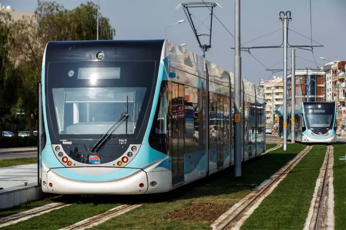 Karşıyaka Tramvayının 17 Aracı da Geldi