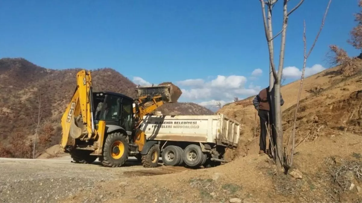 Kırsal Mahallelerde Yol Çalışması Devam Ediyor