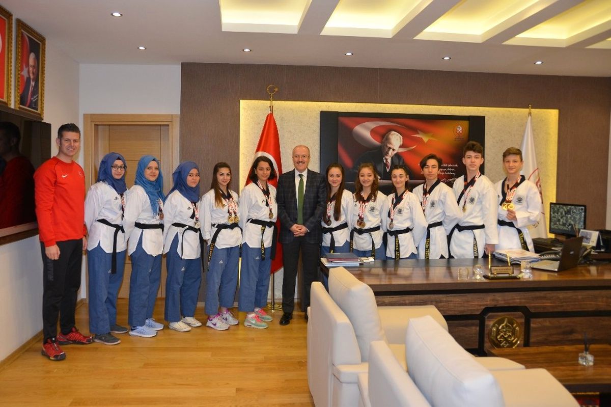 Madalya Avcıları Başkan Kafaoğlu\'nu Ziyaret Etti