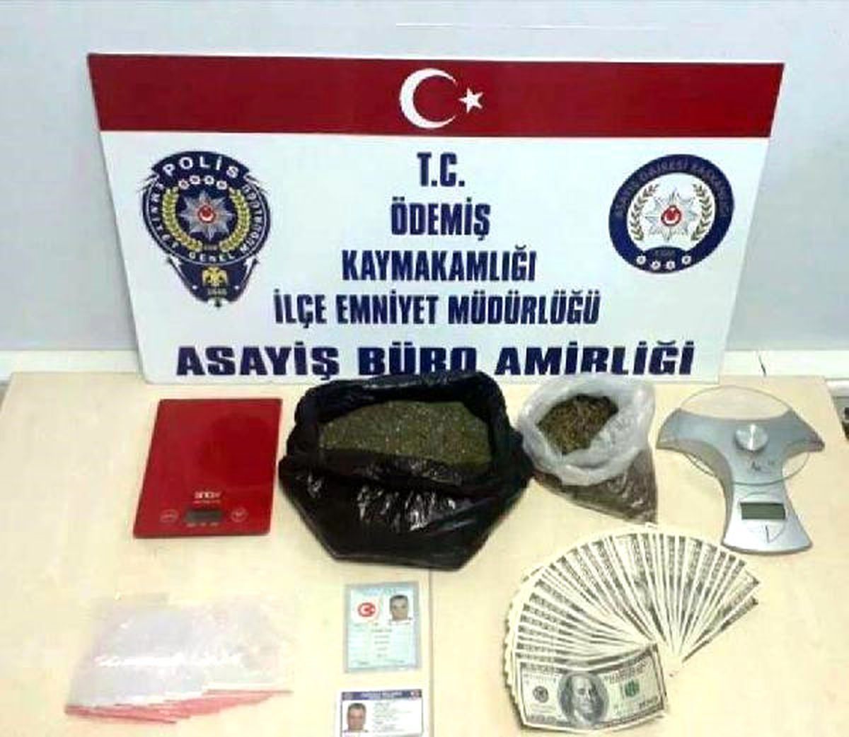 Ödemiş\'te 4 Suçtan Aranan Şüpheli Yol Kontrolünde Yakalandı