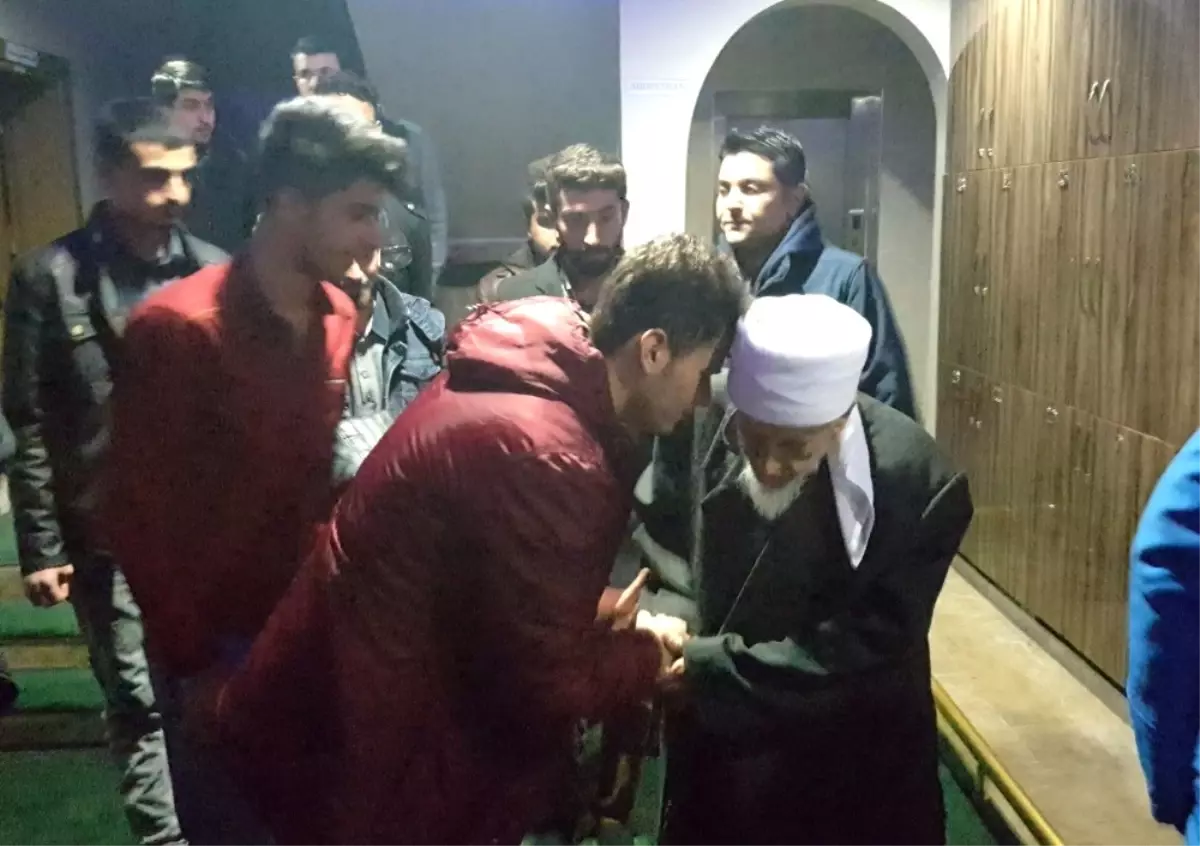 Öğrenciler Kanaat Önderi Seyda Hocayı Ziyaret Etti