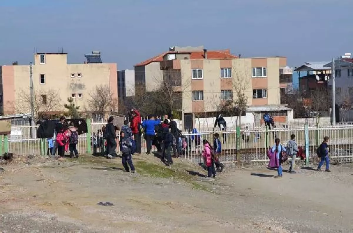 Öğrencilerden Tehlikeli Geçiş