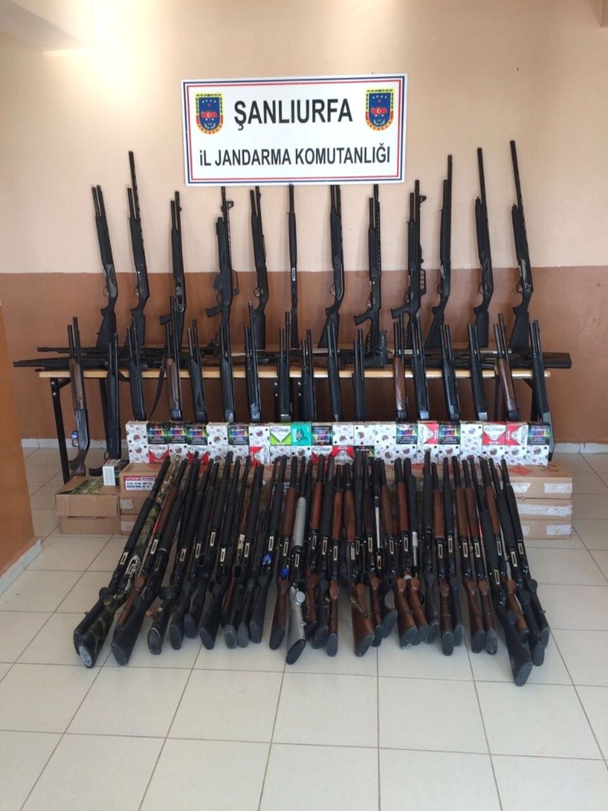 Şanlıurfa\'da Çok Sayıda Silah ve Mühimmat Ele Geçirildi