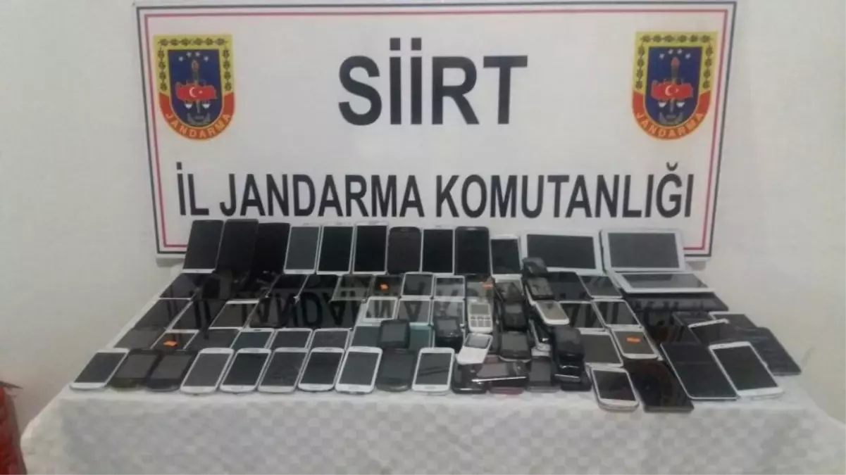 Siirt\'te Kaçak Cep Telefonu ve Tablet Ele Geçirildi