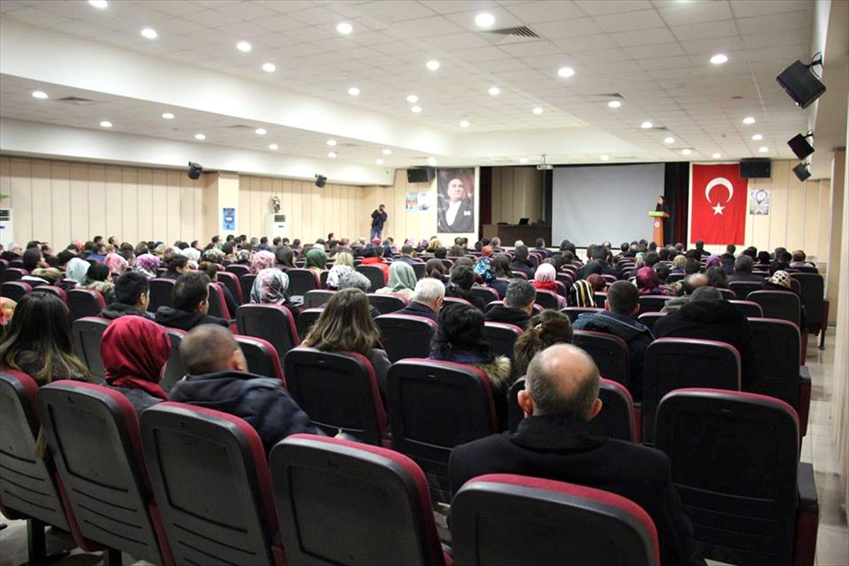 Tosya\'da "Uyuşturucu ve Madde Bağımlılığı ile Mücadele" Semineri