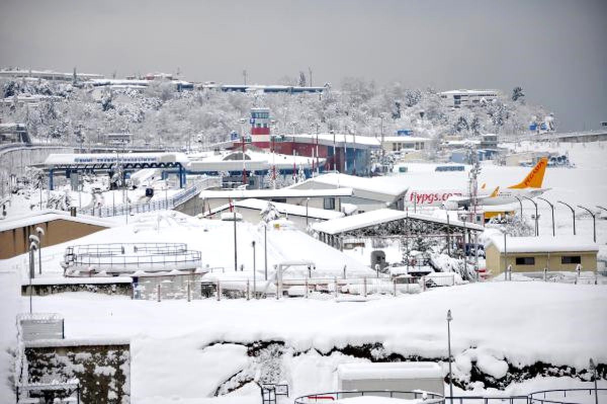 Trabzon\'da Havayolu Ulaşımında Kar Nedeniyle Aksama