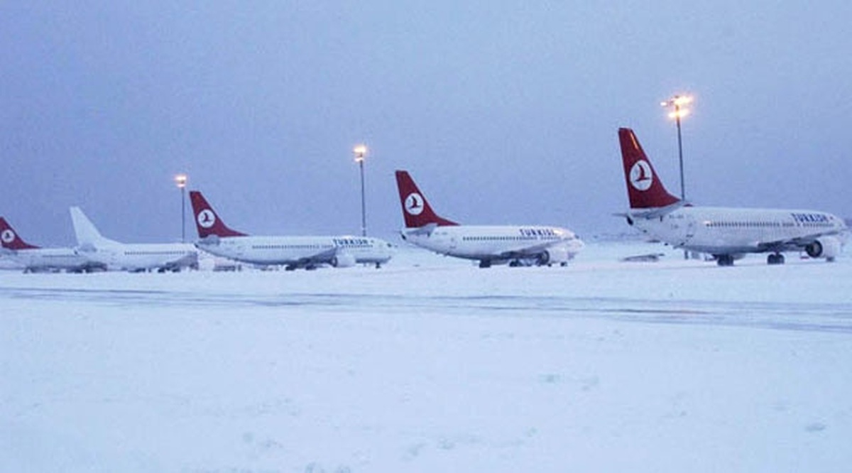 Trabzon\'da Kar Yağışı Uçak Seferlerini Aksattı
