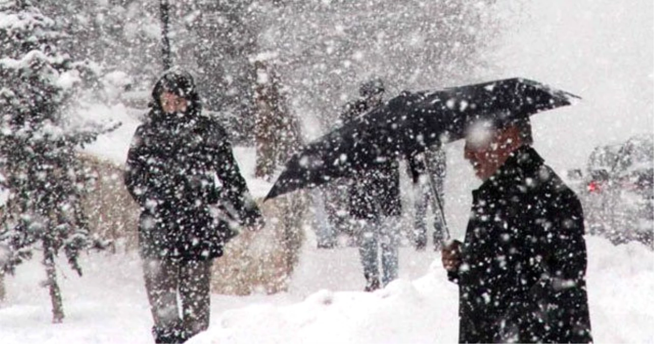 Türkeli\'de Kar Yağışı Pazarcıları Olumsuz Etkiledi