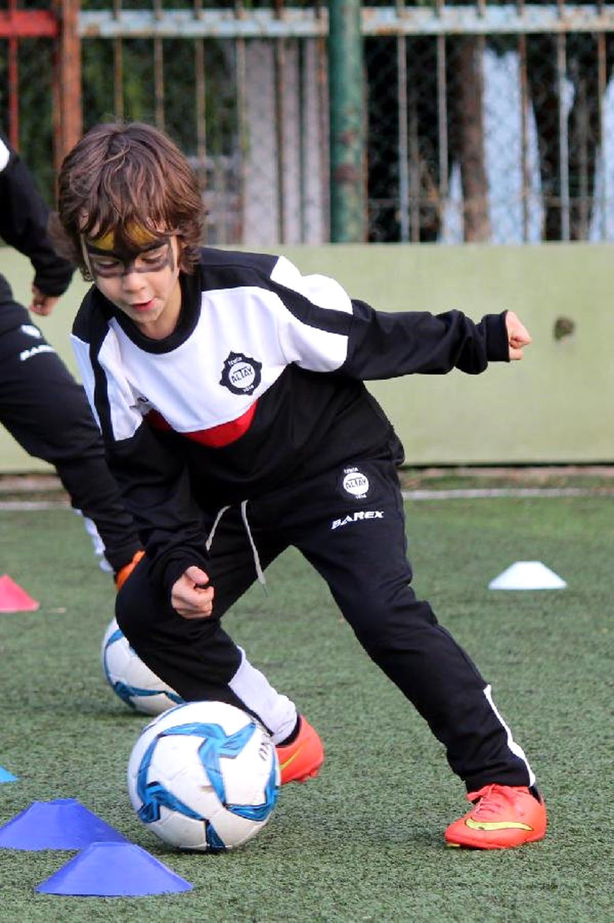 Altay\'ın Hocası Cüneyt Biçer Oğlu Altay\'ı İzledi