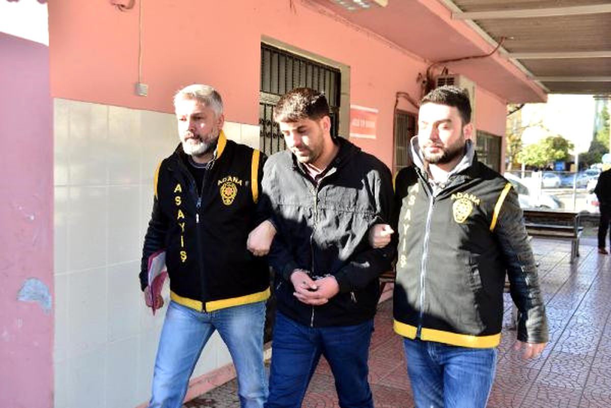 Çaldığı Altınları Satmaya Geldiği Kuyumcuda Yakalandı