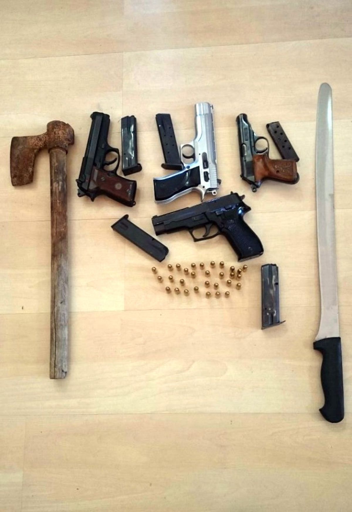 Emniyet Müdürlüğü Binası Önünde Silahlı Kavgaya 8 Tutuklama