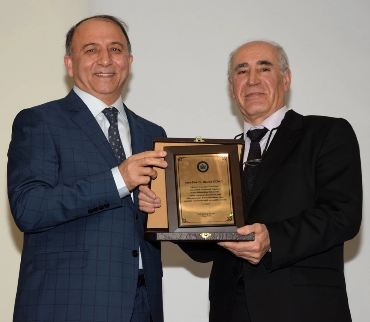 Esogü Prof. Dr. Hüseyin Özdağ\'ı Törenle Emekliliğe Uğurladı