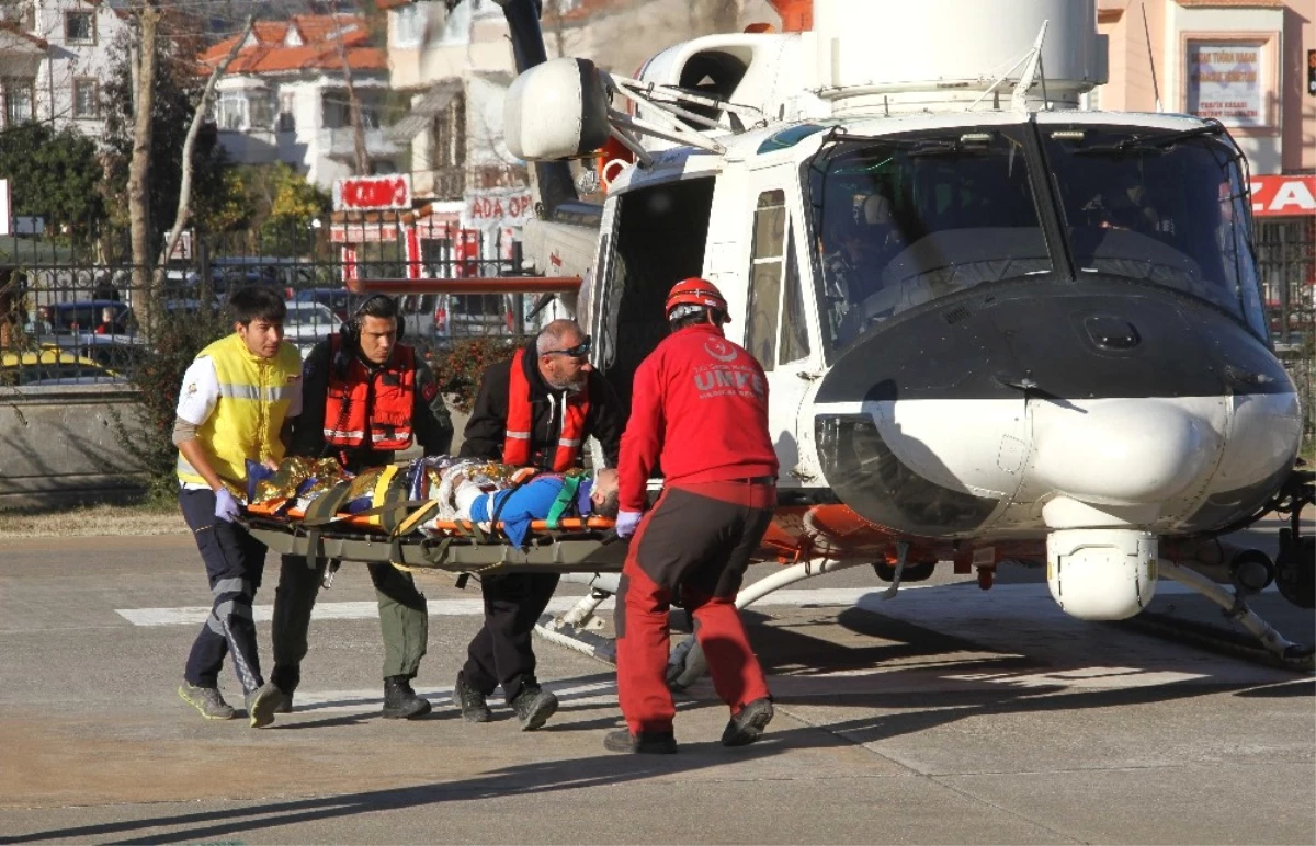 Fethiye\'de Paraşütçüler Kayalıklara Düştü: 2 Yaralı