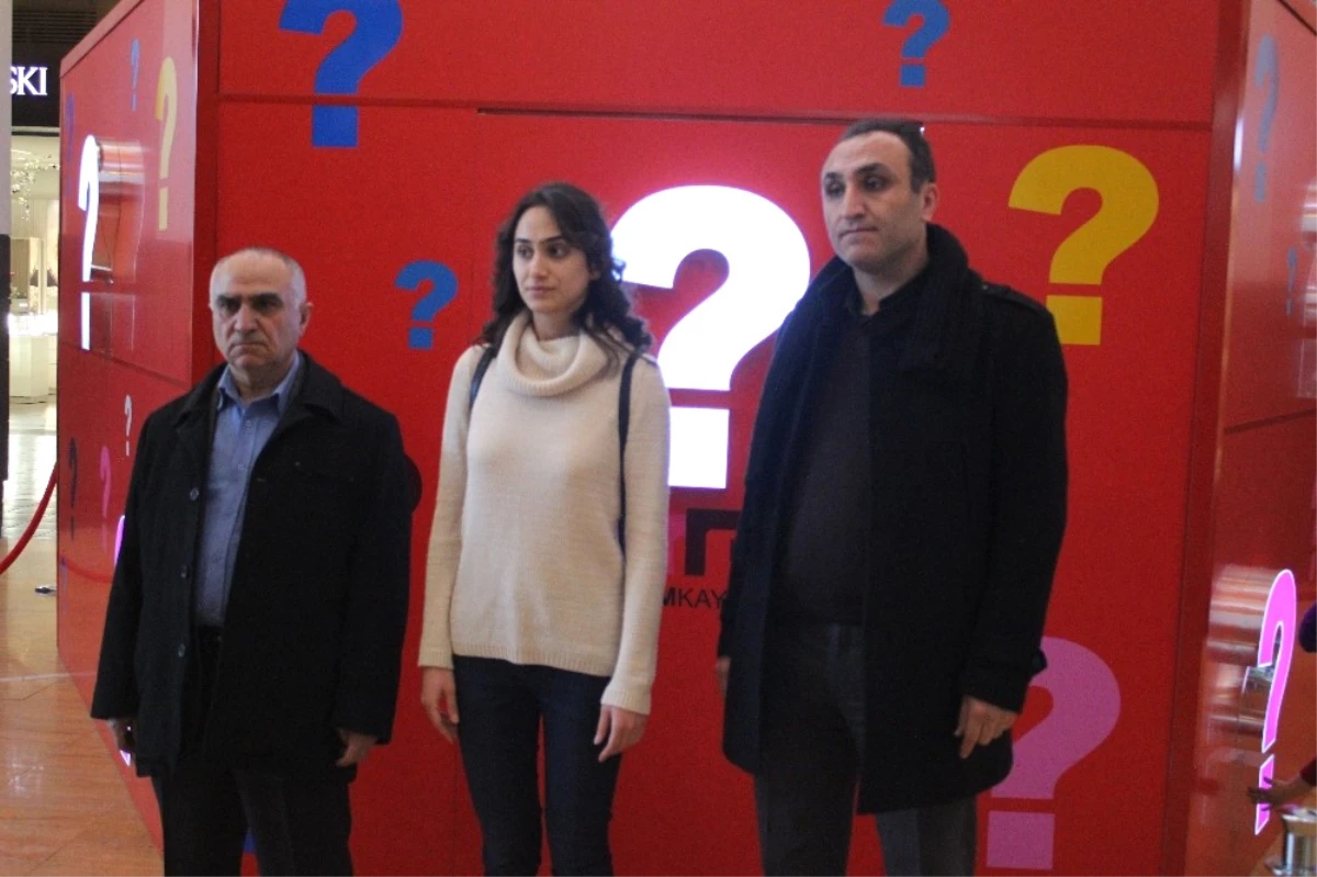 Forum Kayseri\'de Bir Oda Dolusu Hediye Sahibine Teslim Edildi