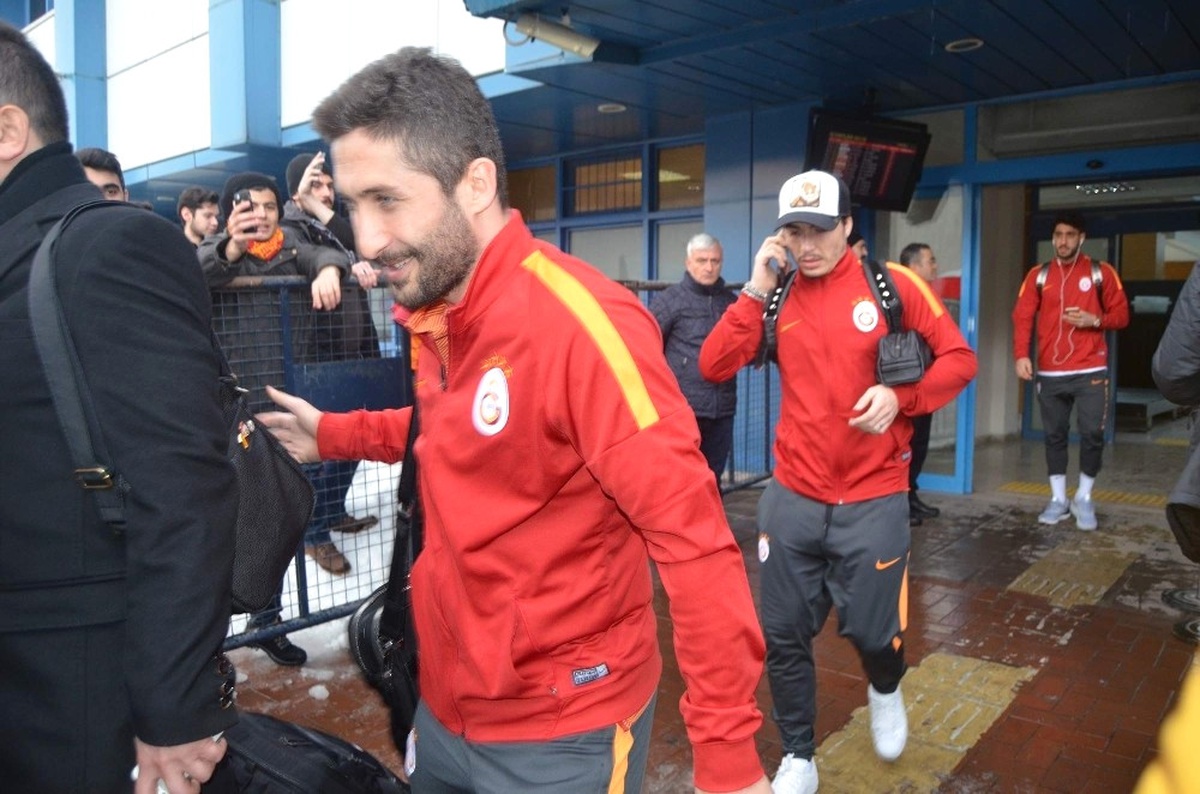 Galatasaray Kafilesi Rize\'ye Hareket Etti
