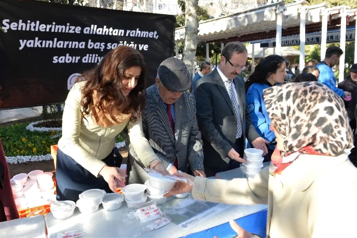 Hava Şehitleri İçin Helva Dağıtıldı