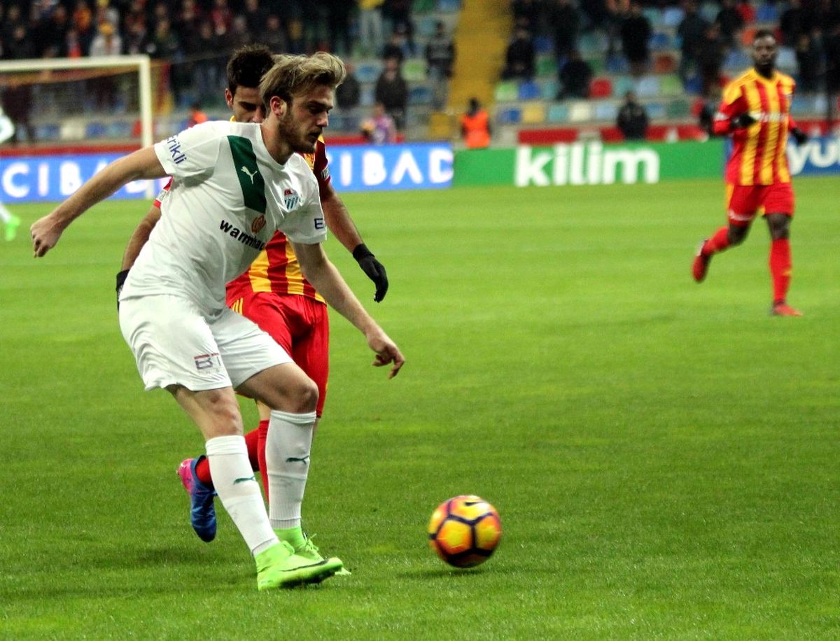 Ilk Yarı Sessiz Bitti