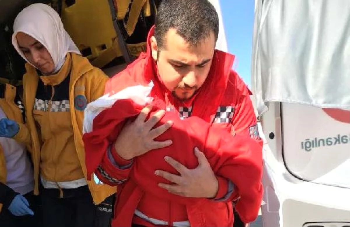 Kalp Hastası Minik Abdulkadir, Uçakla İstanbul\'a Götürüldü