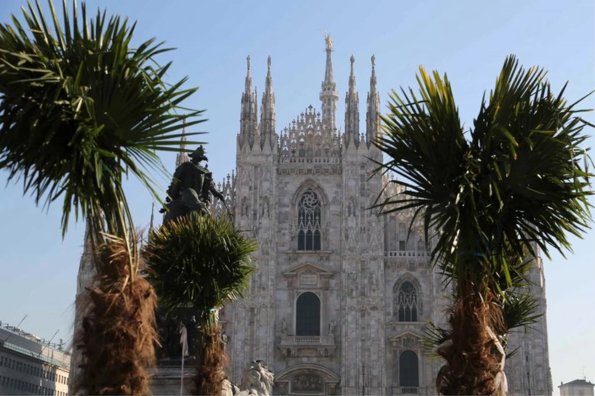 Milanolular Duomo Meydanı\'ndaki Palmiyelere Neden Karşı Çıkıyor?